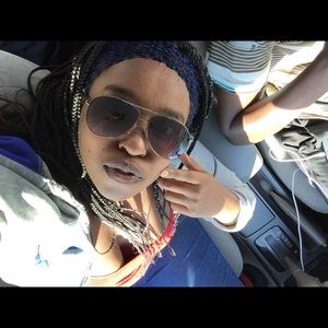 Meet your Posher, Elysa